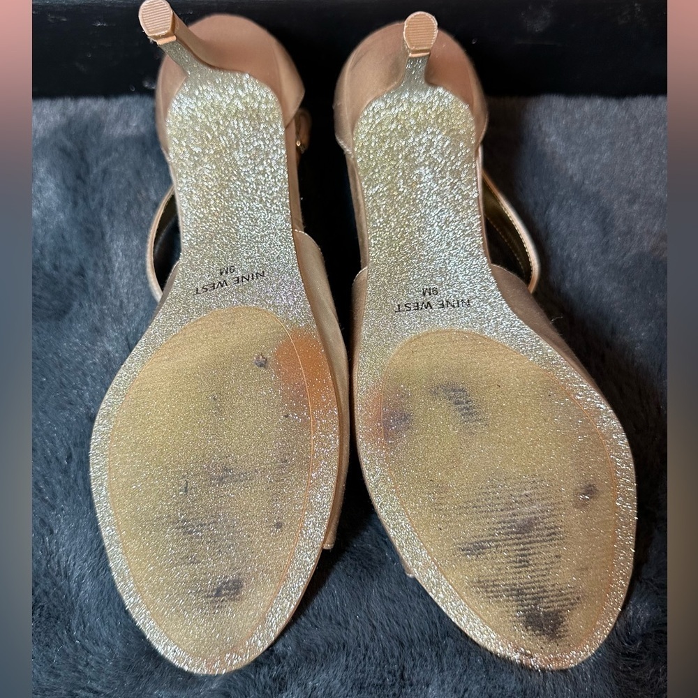 Women's Nine West size 9 gold heels - Picture 3 of 5